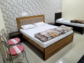 Hotel Surat Palace - Jāmb - 0