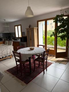 White Ventoux-central-parking gratuit-securise-terrasse & jardin - 5