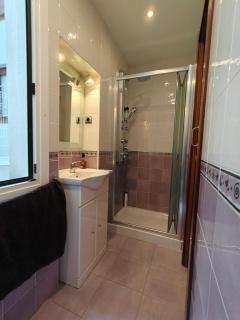 Amplio con 2 baños y 4 camas dobles - Bilbao - 2