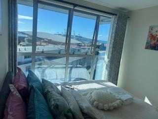 Luxury Penthouse 2 bd 2 bth 2 carparks Pool - 5