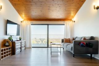 Amazing views from this 2 bedroom house - - 0