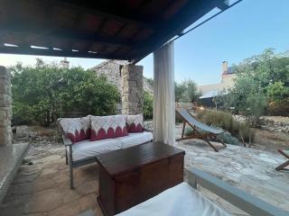 Romantic stone house and yard near stunning beach - Drvenik Veli - 4