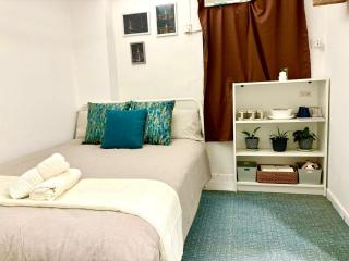 Cozy Bachelor In PmQ with Rooftop - Hong Kong - 3