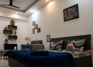 Minimalistic Stay Close to Metro & IT Parks# Garden View - Noida - 3