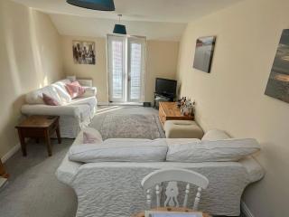 Entire Two Bed Coach House Super King Beds Turn into singles - 3