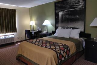 Super 8 by Wyndham DeKalb IL - 5