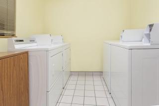 Super 8 by Wyndham Lacey Olympia Area - Lacey - 4