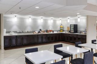 Elimwood Hotel, a Ramada by Wyndham - 4