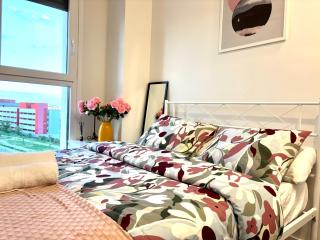 Quiet & Cozy Modern Room in Madrid - 8