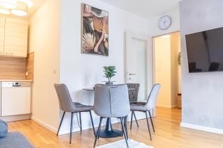 Modern 1BR & 1LR Apt with Balcony 9-min to City Center - Vienna - 4