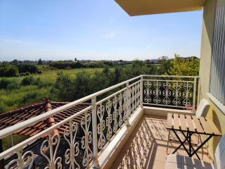 Elena's 3BR Maisonette with Garden & Pool - 4