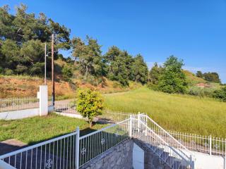 Elena's 3BR Maisonette with Garden & Pool - 3