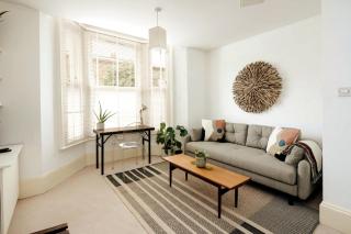 Beautiful Designer Flat in Maida Vale, Sleeps 4 - London - 1