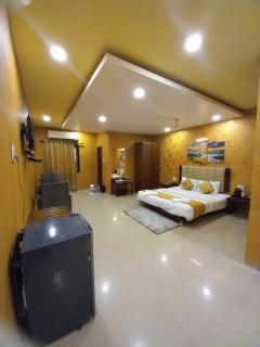 Hotel HEERA EXECUTIVE - - 5