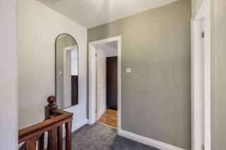 Sleek 2B/1B Retreat in Lindley, Huddersfield - Lindley - 5