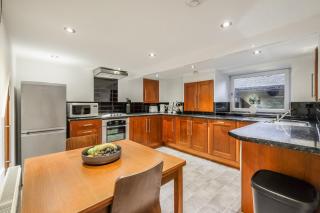 Sleek 2B/1B Retreat in Lindley, Huddersfield - Lindley - 3