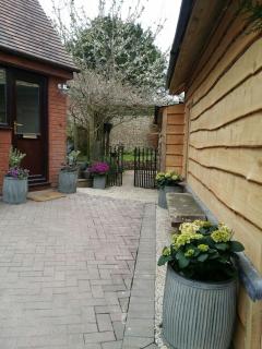 Tarrington Chase - Booklovers Hideaway & Rural Walks - 2