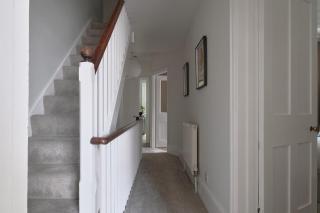 Fantastic 2BD Victorian Apt - 4 adults & 1 child - 5