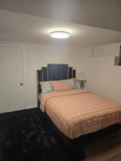 Cozy 2-Bedroom Suite 5 Minutes Walk to Chestermere Lake - Chestermere - 5