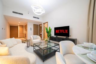 Indulge in Luxury 1BR Unit at Business Bay - 0