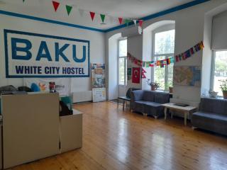 White City Hostel - Bakoe - 0