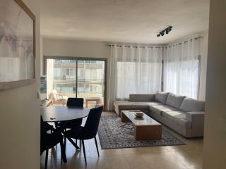 Two Bedroom Apt - Terrace & Private Parking - On The Beach - Tel Aviv - 1