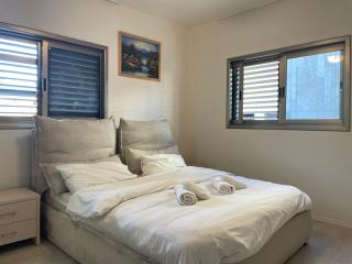 Two Bedroom Apt - Terrace & Private Parking - On The Beach - Tel Aviv - 2
