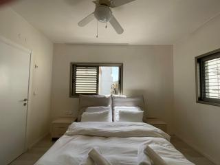 Two Bedroom Apt - Terrace & Private Parking - On The Beach - Tel Aviv - 3