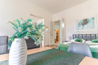 Stylish 2BR Apt, Central with Easy City Access - Viena - 3