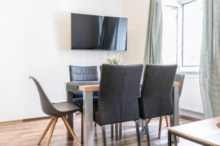 Stylish 2BR Apt, Central with Easy City Access - Viena - 4