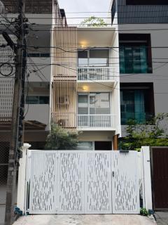 Charming Minimal 3BR Home Near BTS Ari, Bangkok - 2