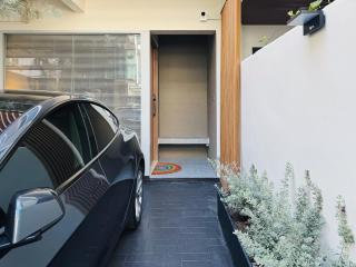 Middle Haus 3BR Home Near BTS Ari, Bangkok - 8