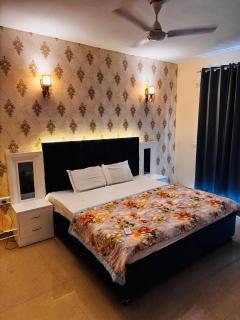 ZOOMSTAY, Gomti Nagar Extension, Near Palassio Mall & Ekana Stadium, Lucknow - 1