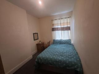 Spacious One Bed at Smethwick, Birmingham - WiFi & Free Parking - 3