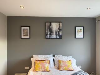 Comfy 3BR House l Near Shops & Transport l Parking - Tile Hill - 2