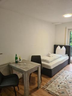 WellandHome Aalen - Business Apartment - 4 single beds - 6