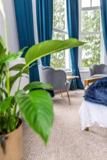NEW Stunning 4 bedded family apartment - Torquay - 5