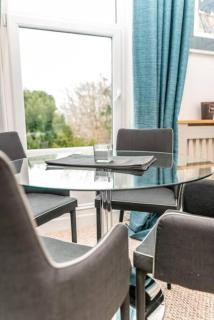 NEW Stunning 4 bedded family apartment - Torquay - 0