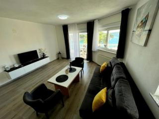 Apartment in Trogir with sea view, balcony, air conditioning, Wi-Fi (4786-1) - Trogir - 0