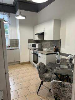 2B Redcliffe - NEW Spacious 2 Bed Family Apartment - 2