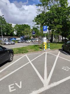 Good Day Apartments- private parking new town - 9