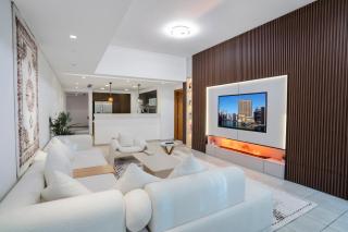 PJ- Premium Palm Jumeirah Apartment - Beachfront, Pool & Balcony - 7