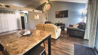 No Putts Given. Cozy home on Par 4, free Golf Cart and Pool access - Osage Beach - 4