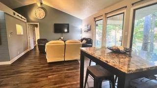No Putts Given. Cozy home on Par 4, free Golf Cart and Pool access - Osage Beach - 2