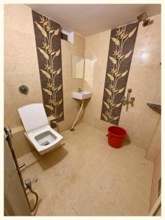 HOTEL YASHA!SAVI Near Sea Beach And Jagannath Temple - Free Wifi- Lift and Parking Facilities - Fully Air Conditioning Room & Luxuary Rooms - A Top Rated Hotel In Puri - Puri - 2