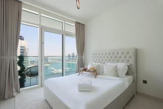 Livbnb-Beachfront 3BR with Marina Harbour Panorama - Dubai - 9