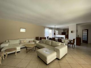 Villa 11 Pers à Vallon-Pont-d'Arc - Piscine Privée, 5 Ch, Jardin, Proche Centre - FR-1-382-213 - 4