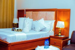 NILLA HOTEL Chunya - - 8