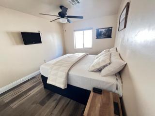 King Bed - Hot Tub, 3 Queens, Home away from home - 3