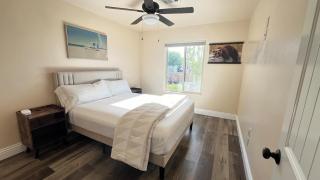 King Bed - Hot Tub, 3 Queens, Home away from home - 5